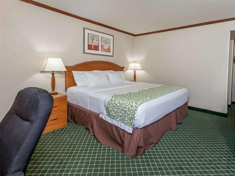 Days Inn & Suites By Wyndham Warren Eksteriør billede