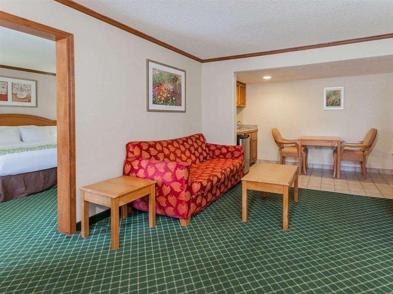 Days Inn & Suites By Wyndham Warren Eksteriør billede