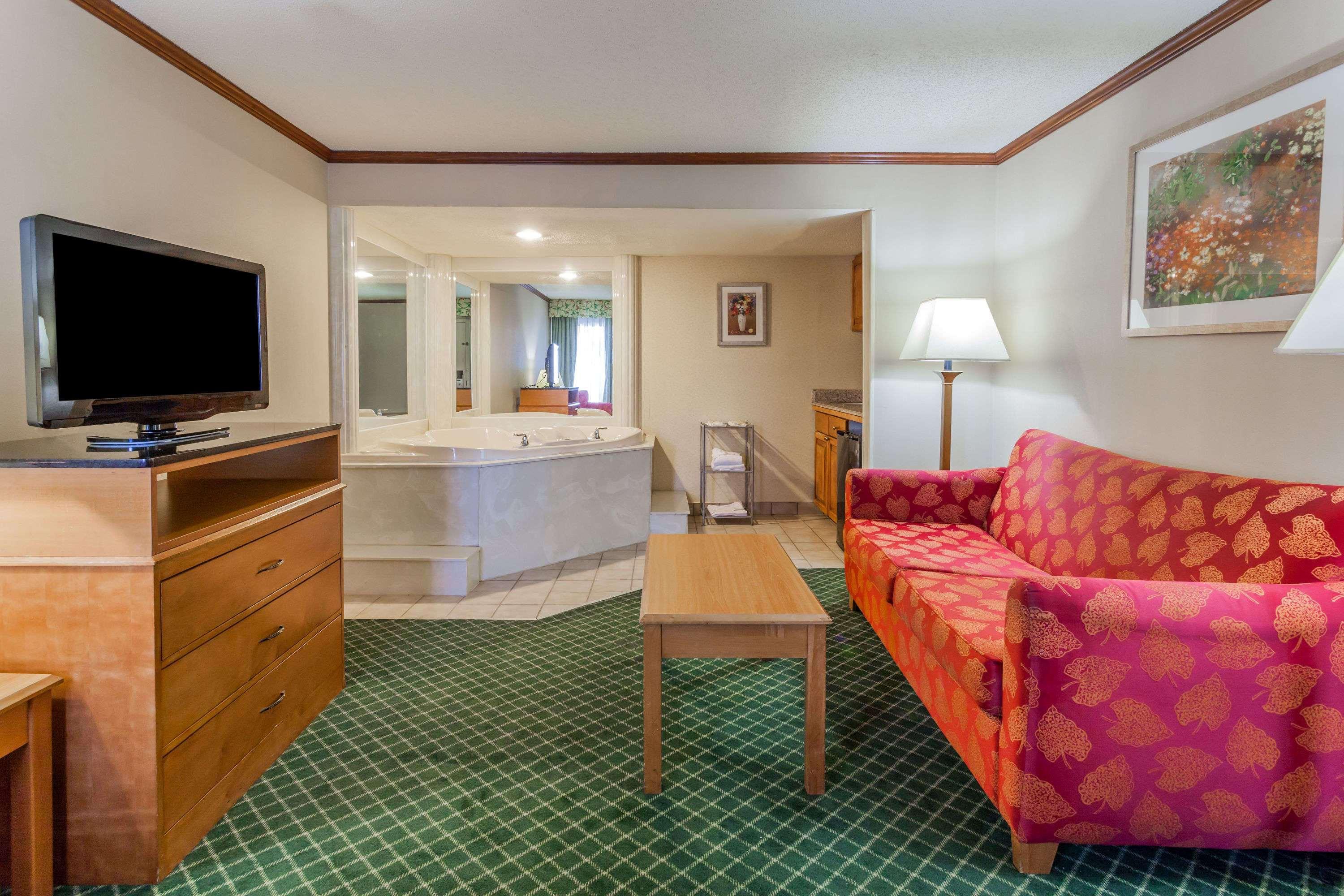 Days Inn & Suites By Wyndham Warren Eksteriør billede
