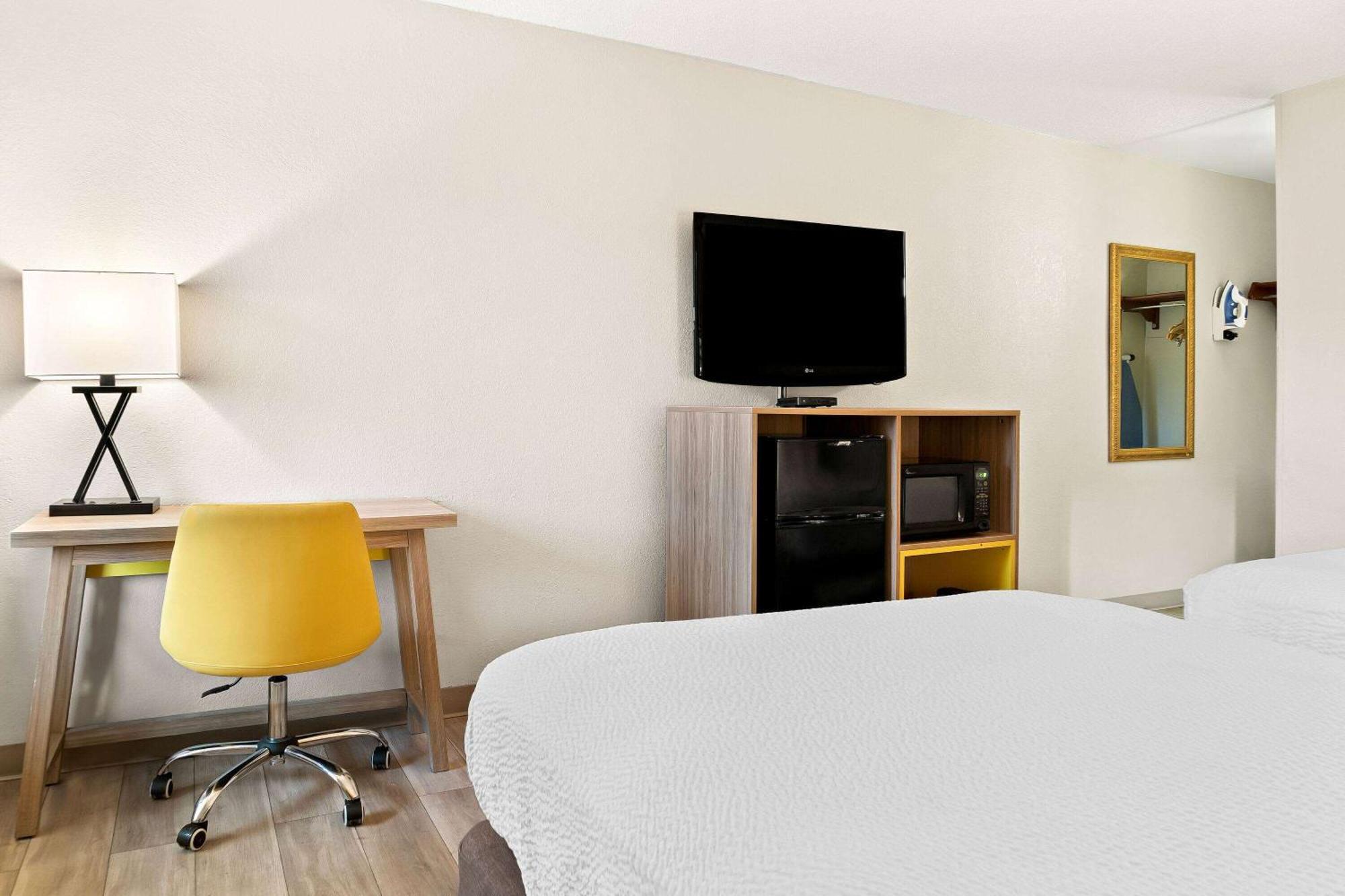 Days Inn & Suites By Wyndham Warren Eksteriør billede