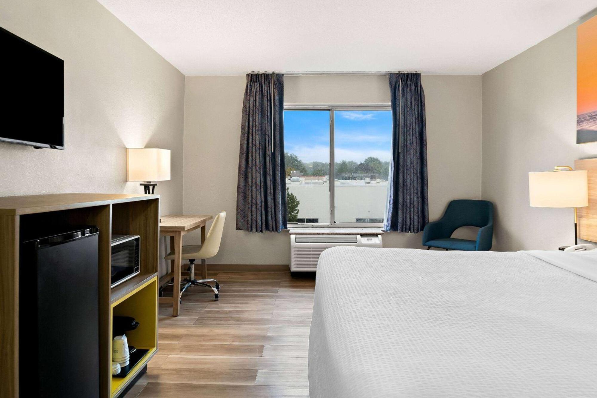 Days Inn & Suites By Wyndham Warren Eksteriør billede