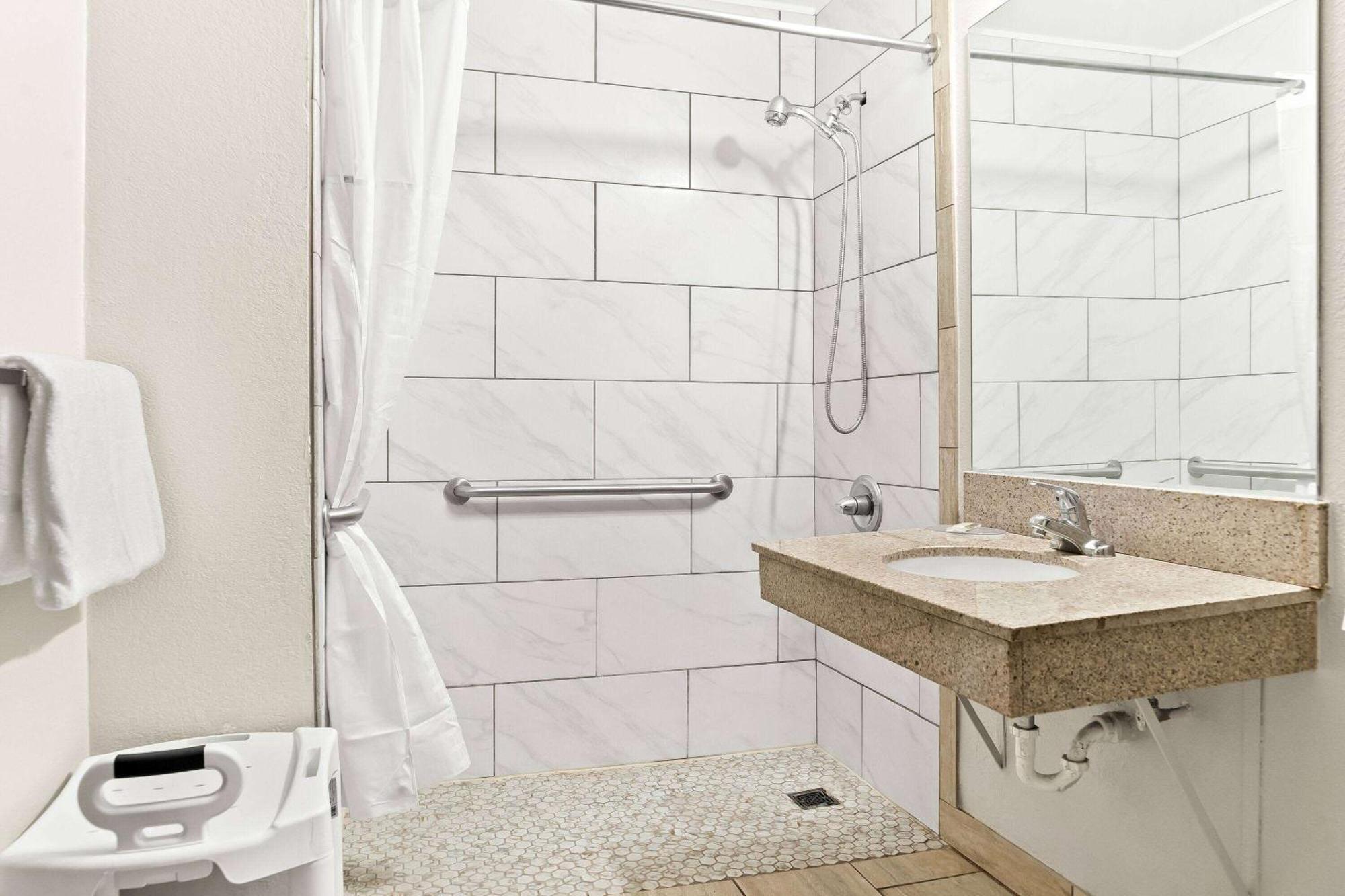 Days Inn & Suites By Wyndham Warren Eksteriør billede